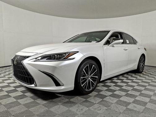 2025 Lexus ES 300h Base