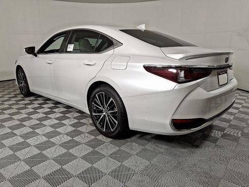 2025 Lexus ES 300h Base