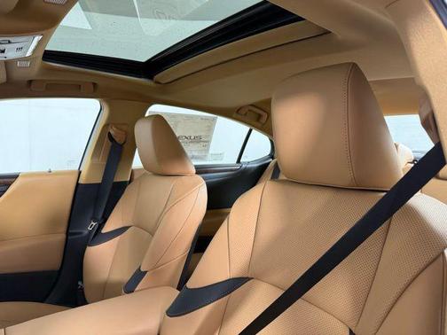 2025 Lexus ES 300h Base