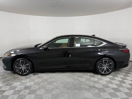 2025 Lexus ES 300h Base