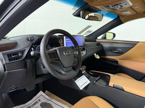 2025 Lexus ES 300h Base