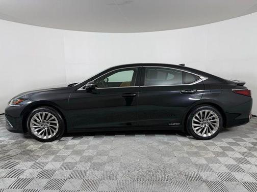 2021 Lexus ES 300h Ultra Luxury