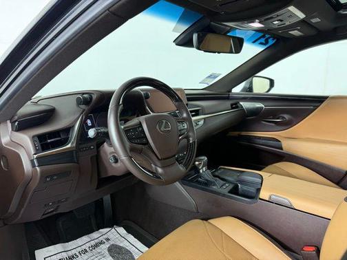 2021 Lexus ES 300h Ultra Luxury