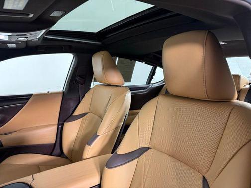 2021 Lexus ES 300h Ultra Luxury