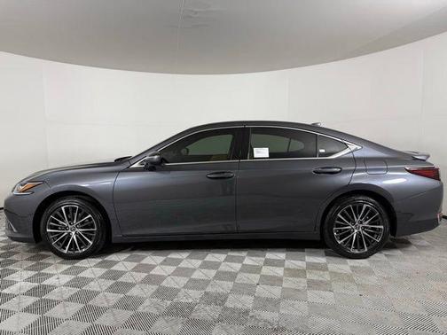 2025 Lexus ES 300h Base