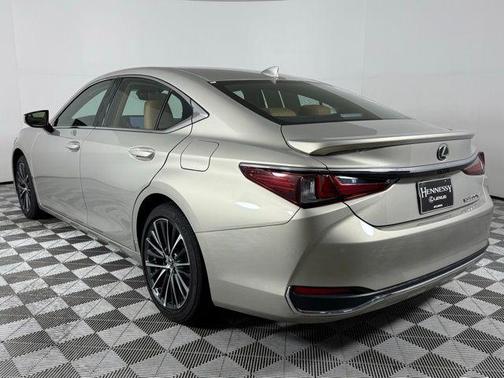 2025 Lexus ES 300h Premium