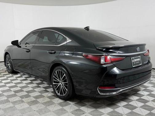 2022 Lexus ES 300h Premium