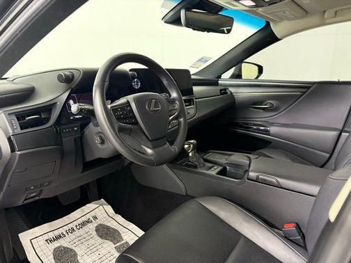 2022 Lexus ES 300h Premium