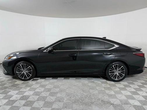 2022 Lexus ES 300h Premium