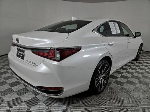 2024 Lexus ES 250 Base