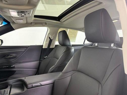 2024 Lexus ES 300h Premium