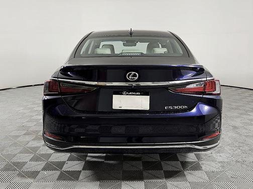 2025 Lexus ES 300h Premium