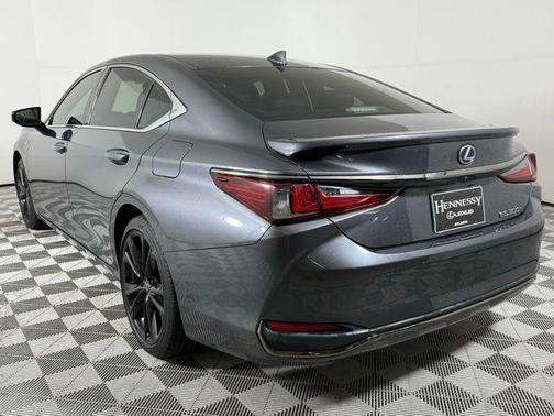 2022 Lexus ES 300h F SPORT