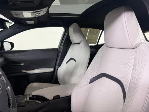 Eminent White Pearl 2022 Lexus UX 200 Base