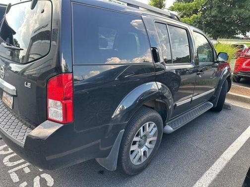 2012 Nissan Pathfinder LE
