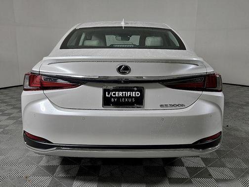 2025 Lexus ES 300h Premium