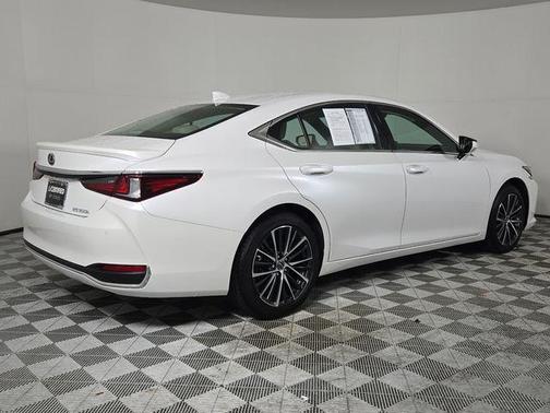 2025 Lexus ES 300h Premium