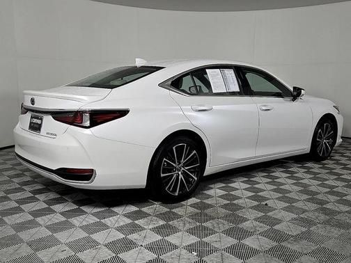 2025 Lexus ES 300h Premium