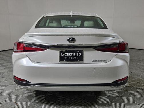2025 Lexus ES 300h Premium