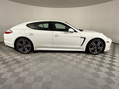 2013 Porsche Panamera 4