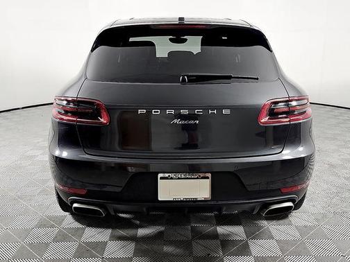 Volcano Grey Metallic 2018 Porsche Macan Macan