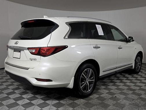 2017 INFINITI QX60 Base
