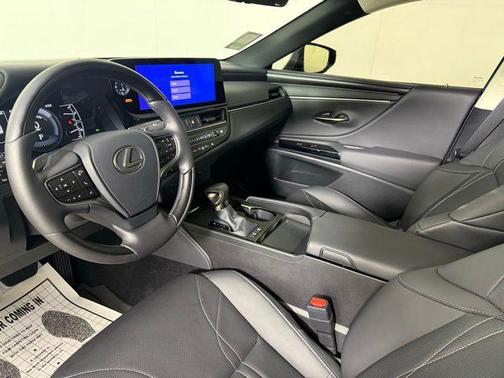 2025 Lexus ES 300h Luxury