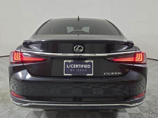2025 Lexus ES 300h Luxury