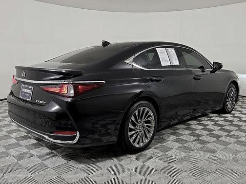 2025 Lexus ES 300h Luxury