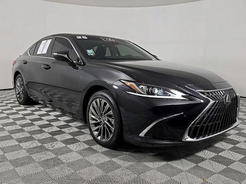 2025 Lexus ES 300h Luxury