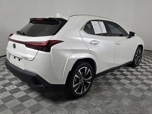 2025 Lexus UX 300h Premium