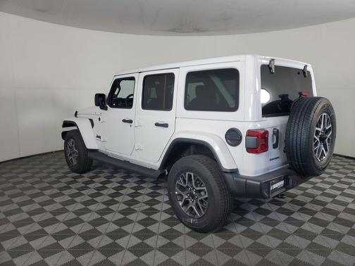 2025 Jeep Wrangler 4-Door Sahara 4x4