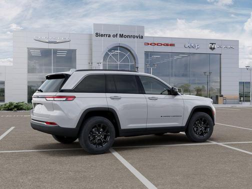 Bright White Clearcoat 2026 Jeep Grand Cherokee Altitude