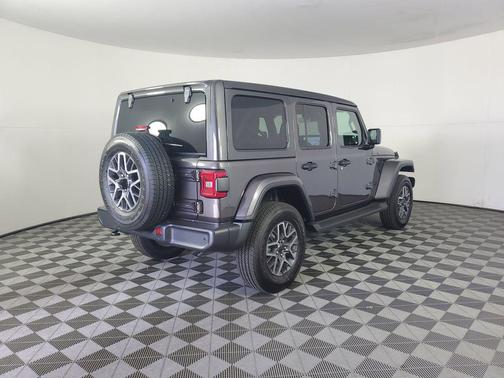 2025 Jeep Wrangler 4-Door Sahara 4x4