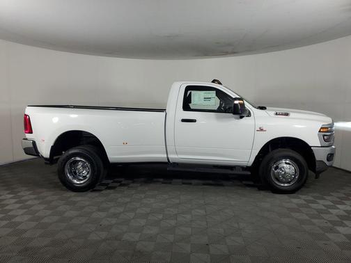 Bright White Clearcoat 2026 RAM 3500 Tradesman Regular Cab 4x4 8' Box