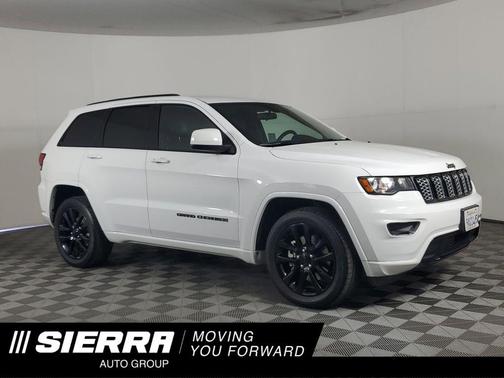 Bright White Clearcoat 2021 Jeep Grand Cherokee Laredo