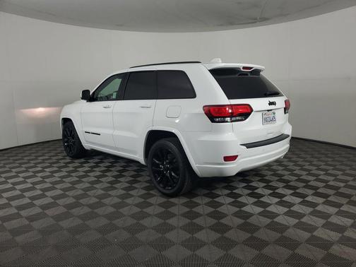 Bright White Clearcoat 2021 Jeep Grand Cherokee Laredo