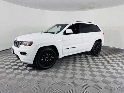 Bright White Clearcoat 2021 Jeep Grand Cherokee Laredo