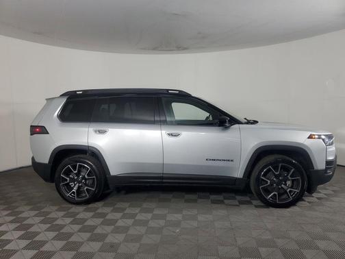 2026 Jeep Cherokee Overland