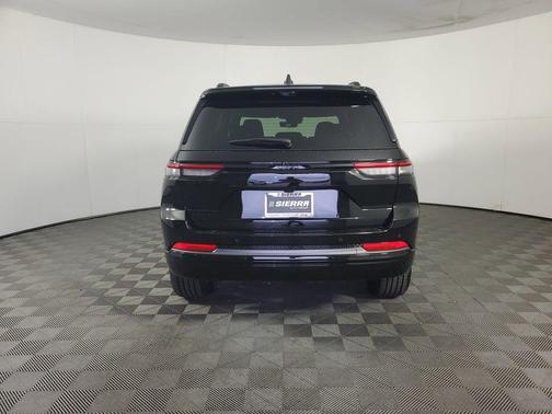 Diamond Black Crystal Pearlcoat 2026 Jeep Grand Cherokee Limited
