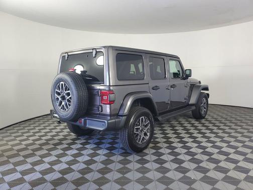 2025 Jeep Wrangler 4-Door Sahara 4x4