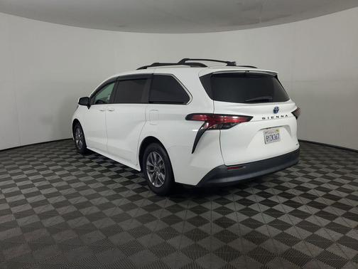 2022 Toyota Sienna LE