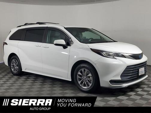 2022 Toyota Sienna LE