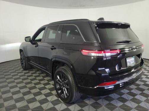 Diamond Black Crystal Pearlcoat 2026 Jeep Grand Cherokee Limited