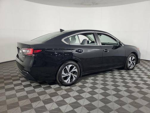 Crystal Black Silica 2022 Subaru Legacy Premium