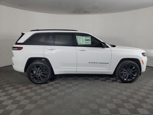 Bright White Clearcoat 2026 Jeep Grand Cherokee Limited