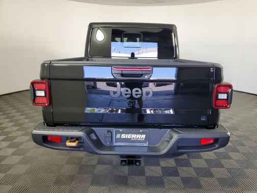 Black Clearcoat 2026 Jeep Gladiator 85th Anniversary Edition