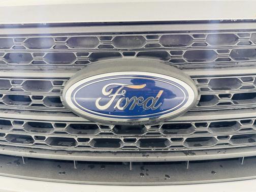 Iconic Silver Metallic 2023 Ford Explorer Base