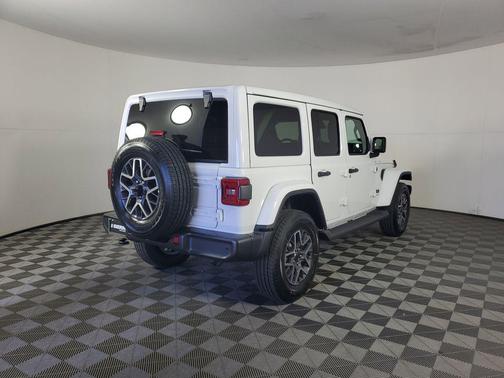 2025 Jeep Wrangler 4-Door Sahara 4x4