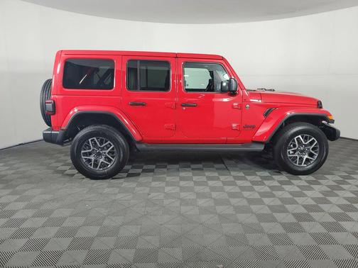 2025 Jeep Wrangler 4-Door Sahara 4x4